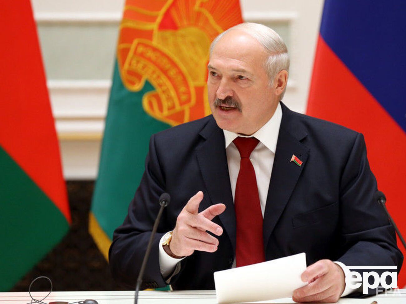 Лукашенко заявил, что Россия боится потерять Беларусь и первой придет ей на помощь