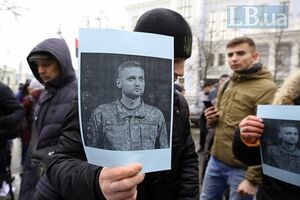 У Администрации Президента прошла акция с требованием уволить главу Николаевской ОГА Савченко. Фоторепортаж
