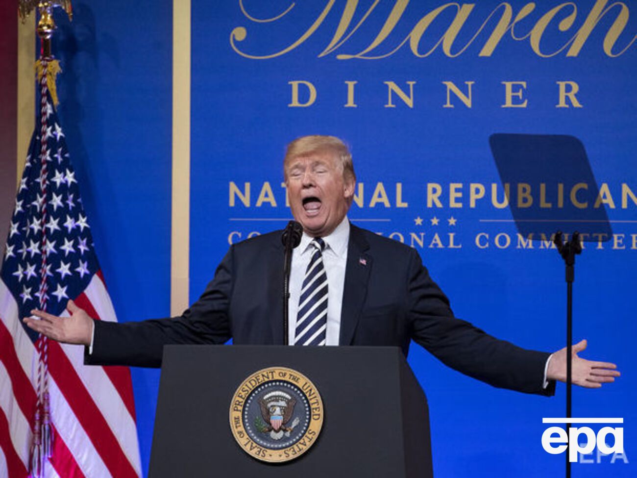 По данным источников, Трамп считает, что в его администрации работают заинтересованные в подрыве его репутации люди