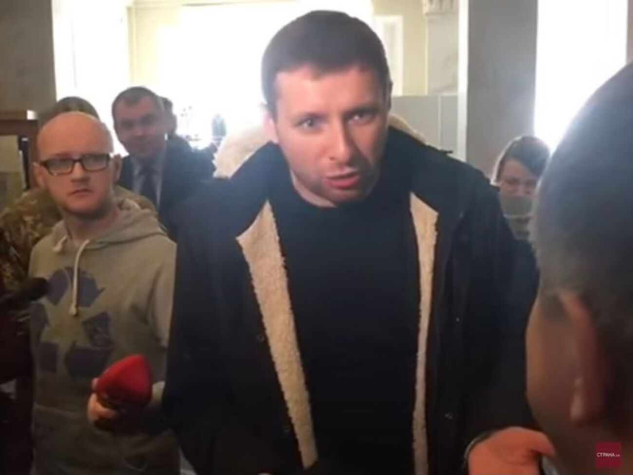 Парасюк так і не показав, на що спрацював металошукач