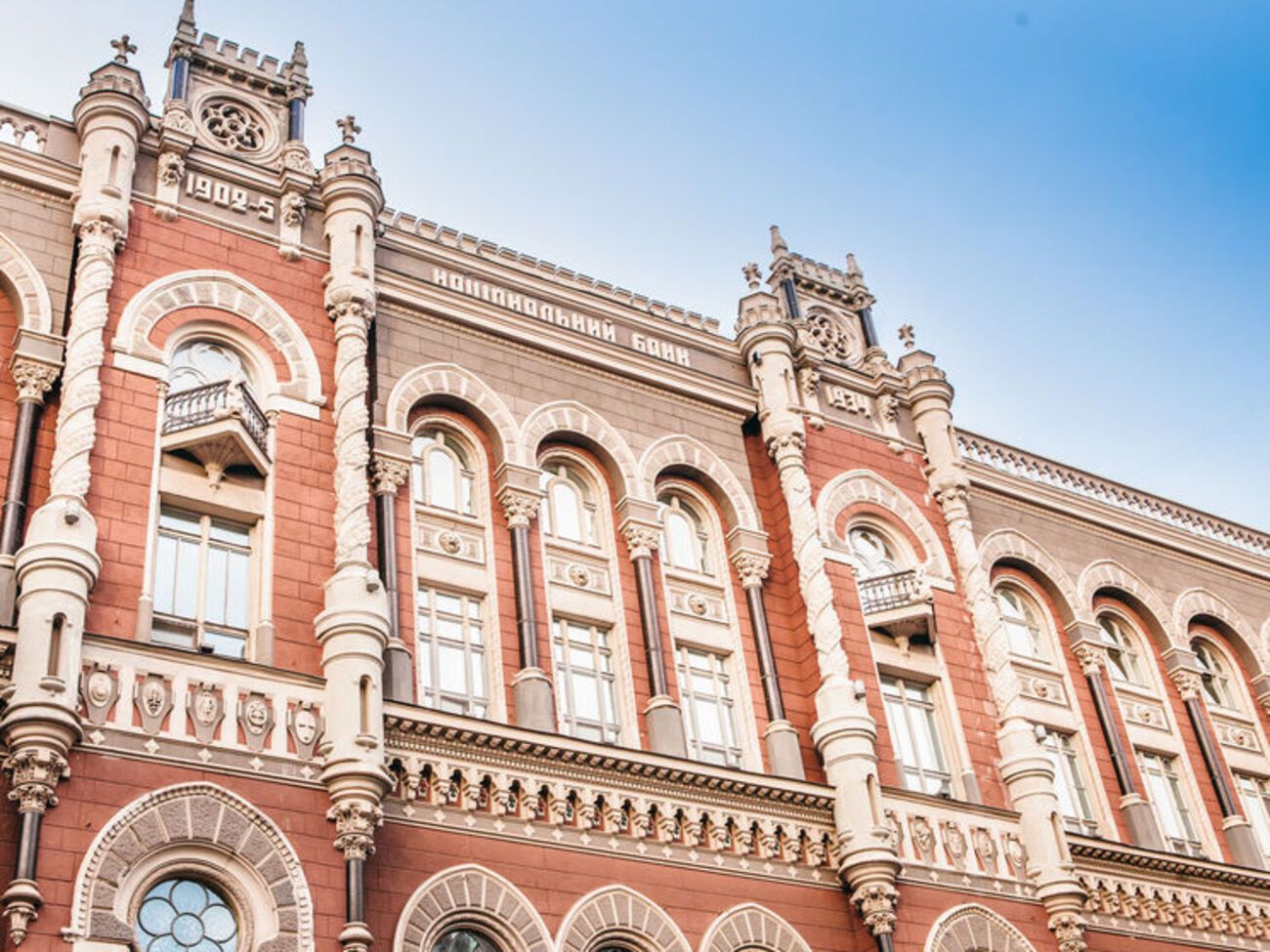 Нацбанк переглянув обсяги грошових переказів трудових мігрантів в Україну