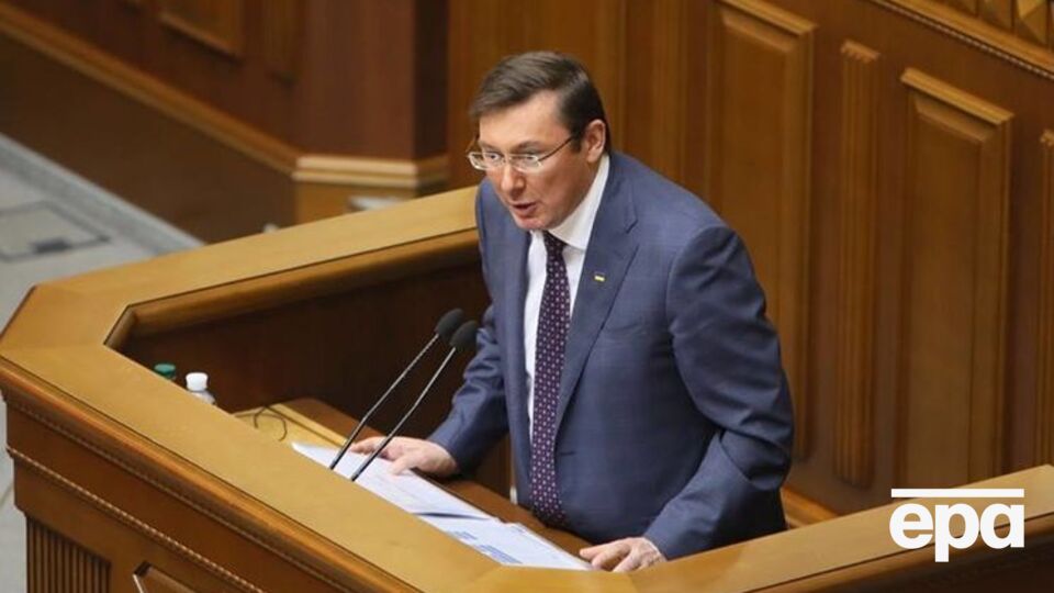 Рассмотрение началось с выступления генпрокурора Юрия Луценко