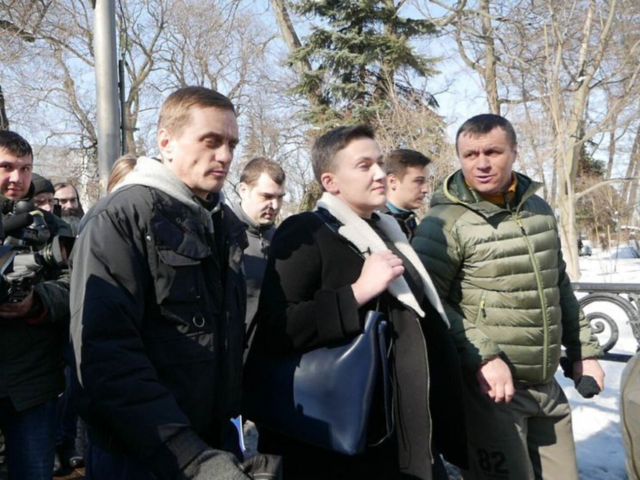 Савченко ушла в сопровождении следователей