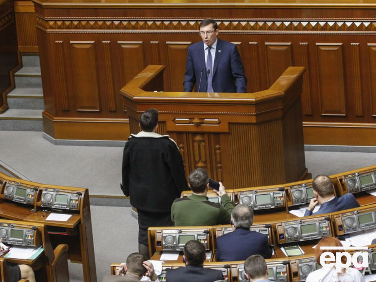 Вислухавши виступ генпрокурора Юрія Луценка, Рада схвалила арешт Савченко