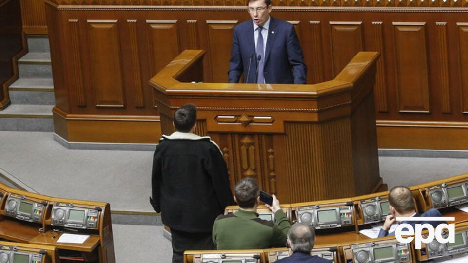 Выслушав выступление генпрокурора Юрия Луценко, Рада одобрила арест Савченко