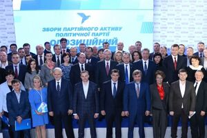 Журналисты предполагают, что Оппозиционный блок получает деньги от фирм, которые зарегистрированы на подставных лиц