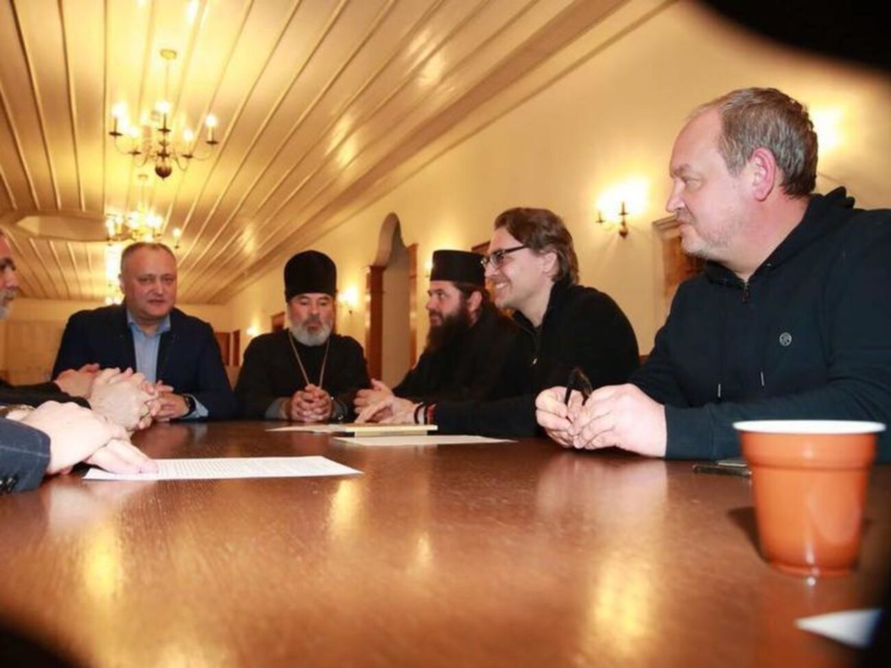 Во встрече приняли участие общественные, политические и религиозные лидеры из восьми стран