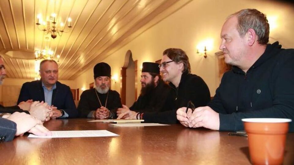 У зустрічі взяли участь громадські, політичні та релігійні лідери з восьми країн