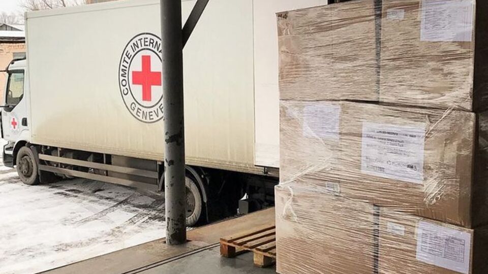 Красный Крест передал на Донбасс гуманитарную помощь