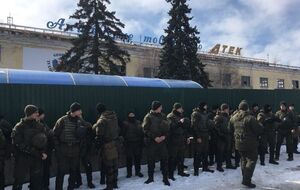 Полиция проводит следственные действия на базе "Национального корпуса". Фоторепортаж