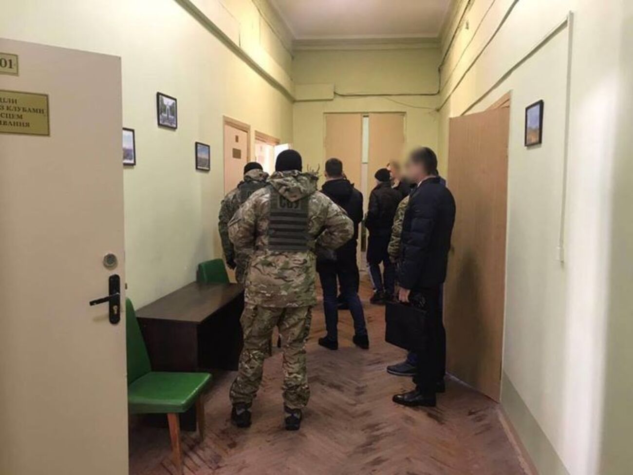 Обшуки проходять у робочих кабінетах співробітників департаменту