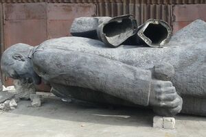 На "ProZorro.Продажі" виставили два пам'ятники Леніну