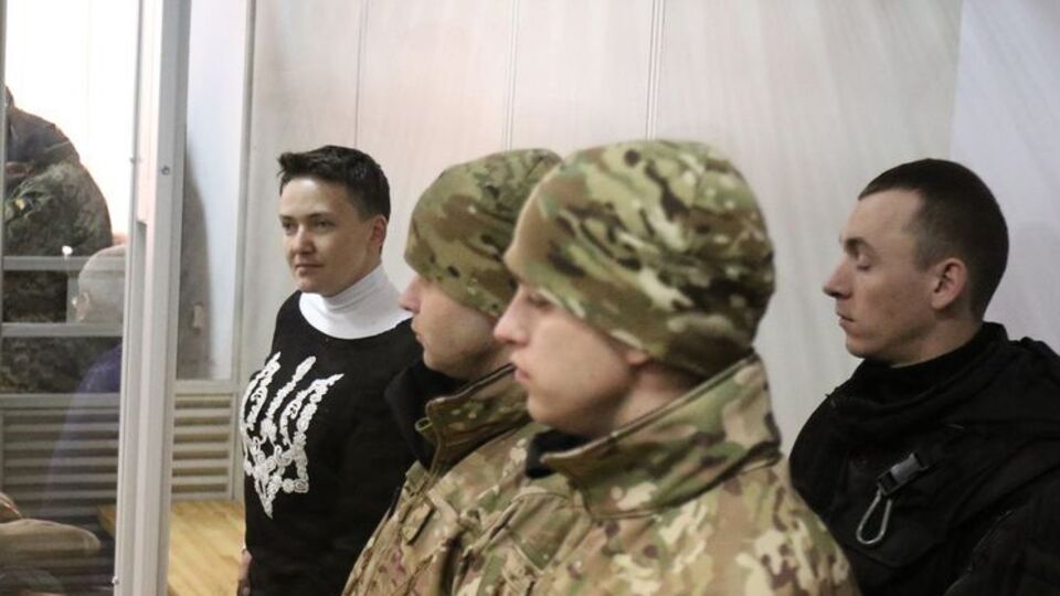 Савченко (крайняя слева) говорила о гранатах в сумочке