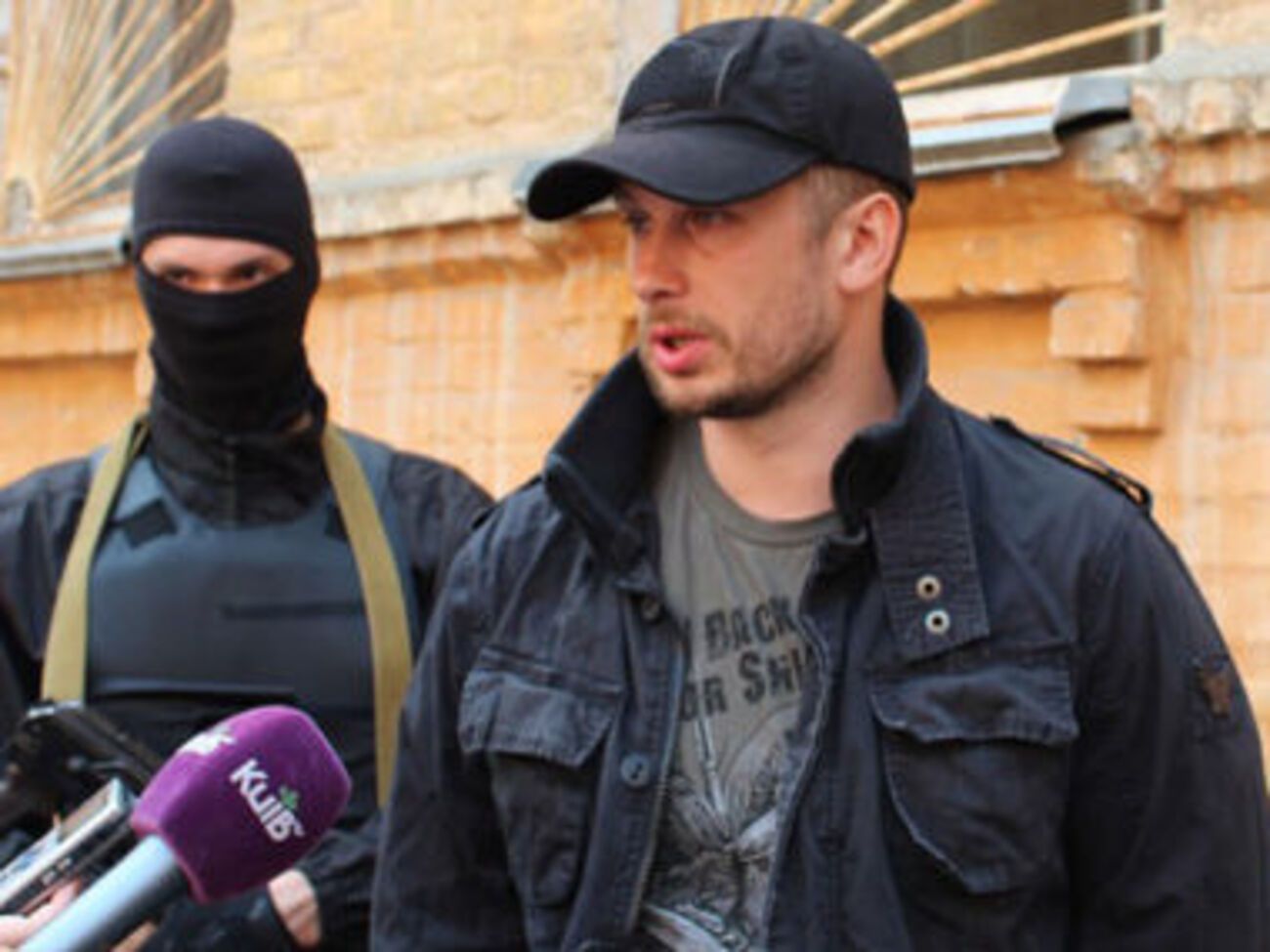 Билецкий: Пока не установят личности этих людей, формально полицейских, они оттуда не уйдут