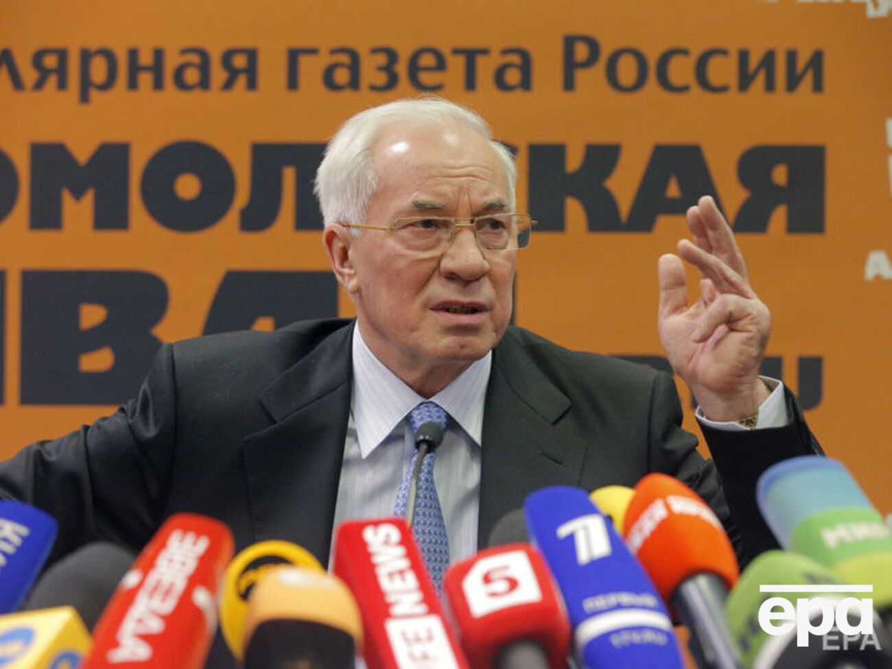 До списку Держкомтелерадіо занесли книги Азарова