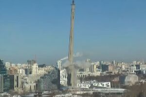 За знесенням телевежі спостерігали сотні жителів Єкатеринбурга