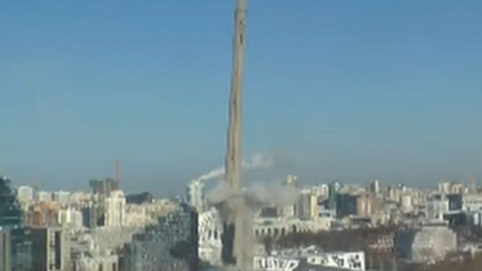 За сносом телебашни наблюдали сотни жителей Екатеринбурга