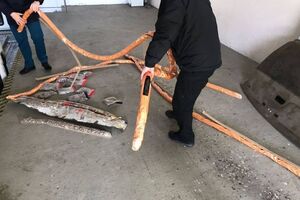 Під подвійним дахом мікроавтобуса житель Львівської області заховав приблизно 150 кг бурштину