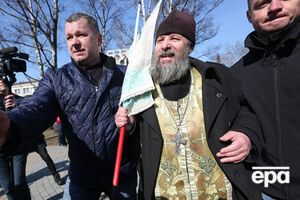 У Білорусі силовики "для з'ясування особи" затримували всіх, хто мав при собі прапори і квіти