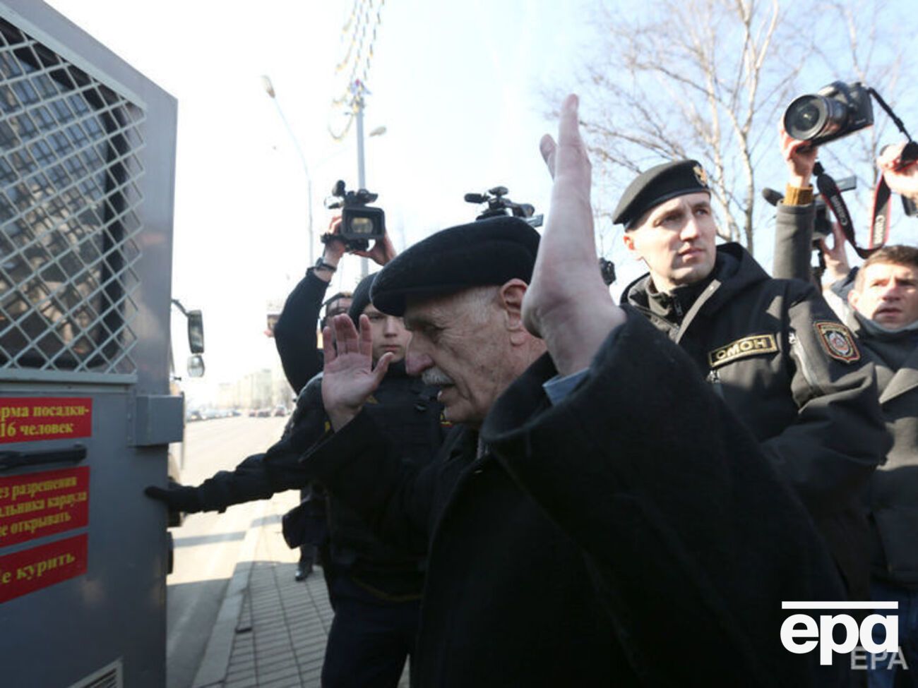 За даними правозахисників, у Білорусі затримано приблизно 50 активістів, журналістів та спостерігачів