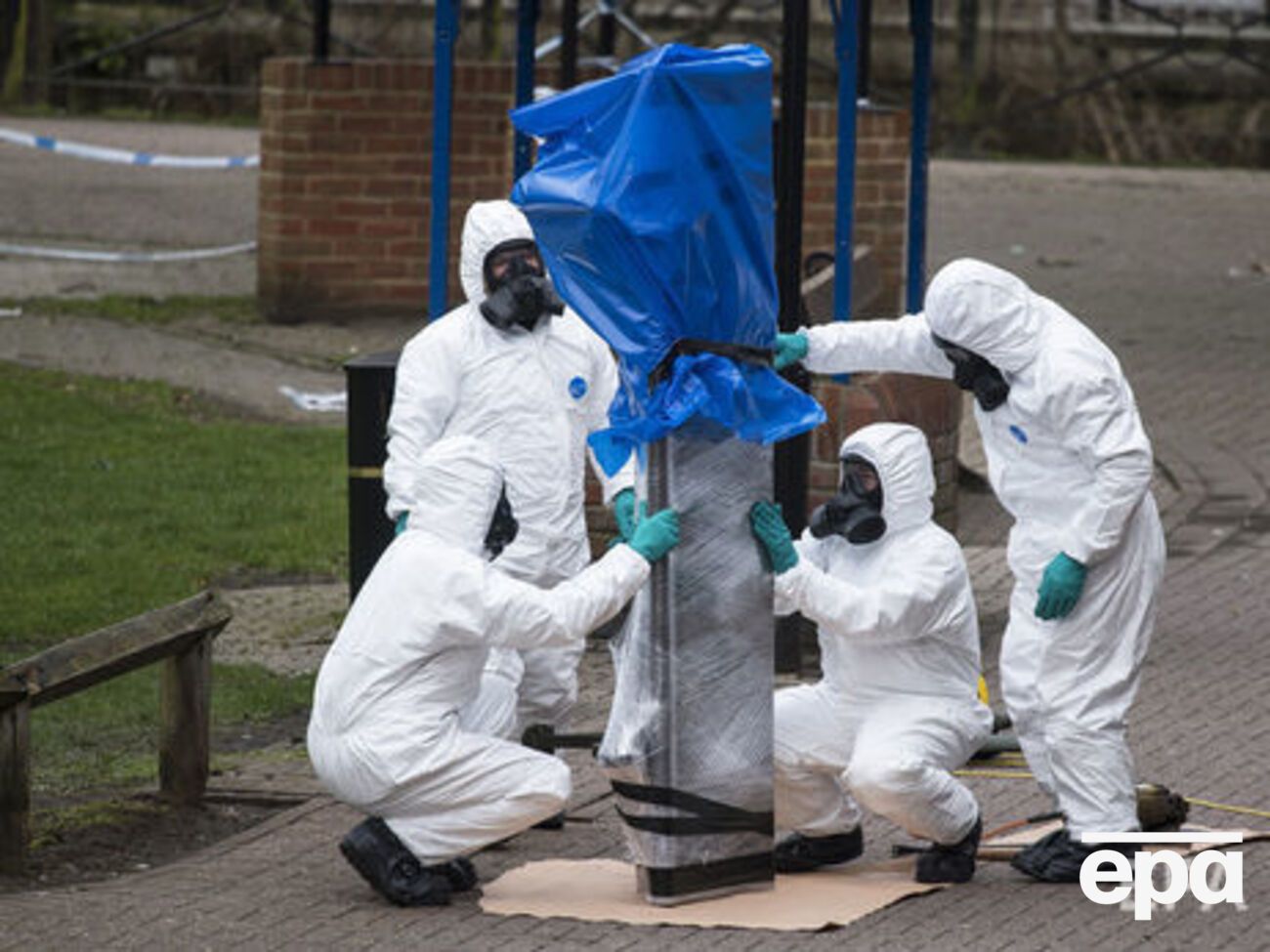 Слідство з'ясувало, що під час замаху на Скрипаля використали розроблений у Росії нервово-паралітичний агент "Новачок"