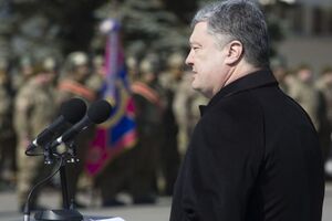 Порошенко: Мы всегда будем помнить и четверых патриотов-гвардейцев, которые на площади Конституции отдали свои жизни за мир и покой украинских граждан