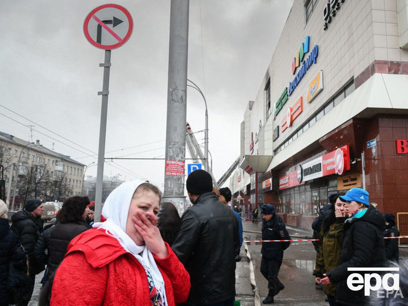 СМИ сообщают о новом задымлении в горевшем здании