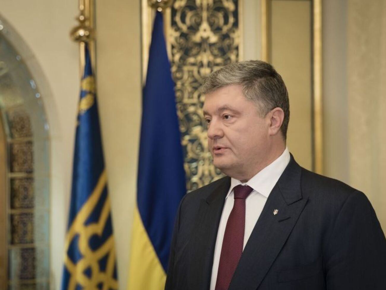 Порошенко: Боротьба справжніх патріотів України за право жити в суверенній, сильній державі йде на всій її території