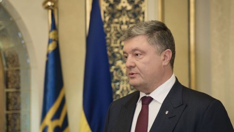 Порошенко: Борьба настоящих патриотов Украины за право жить в суверенном, сильном государстве идет на всей территории