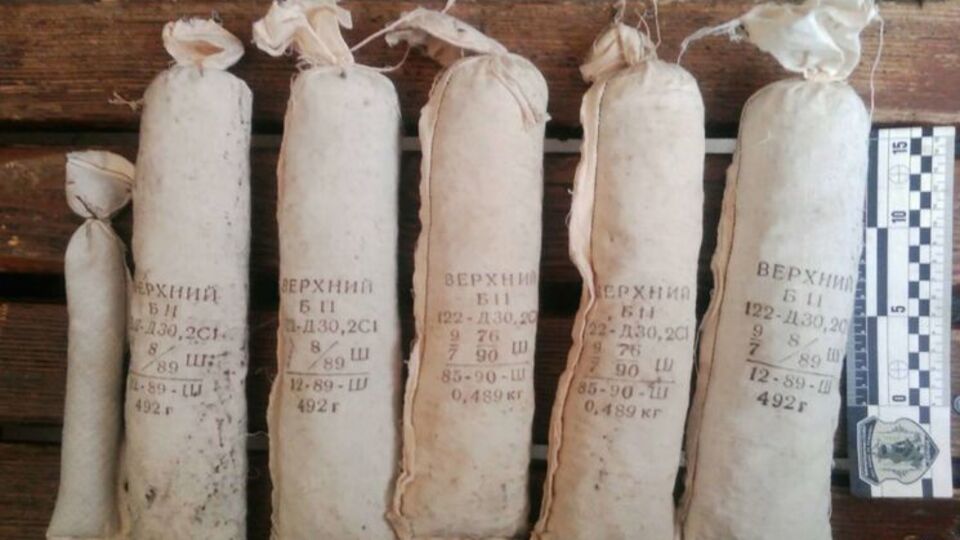 Мужчина перевозил несколько небольших мешков с порохом