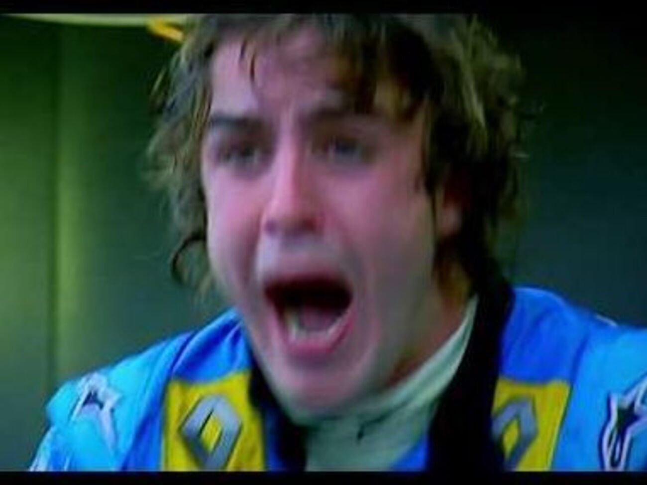 Мелодию сопроводили видео гонок