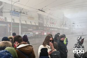 За словами очевидця, спершу пожежники не приховували кількості жертв пожежі в торговому центрі
