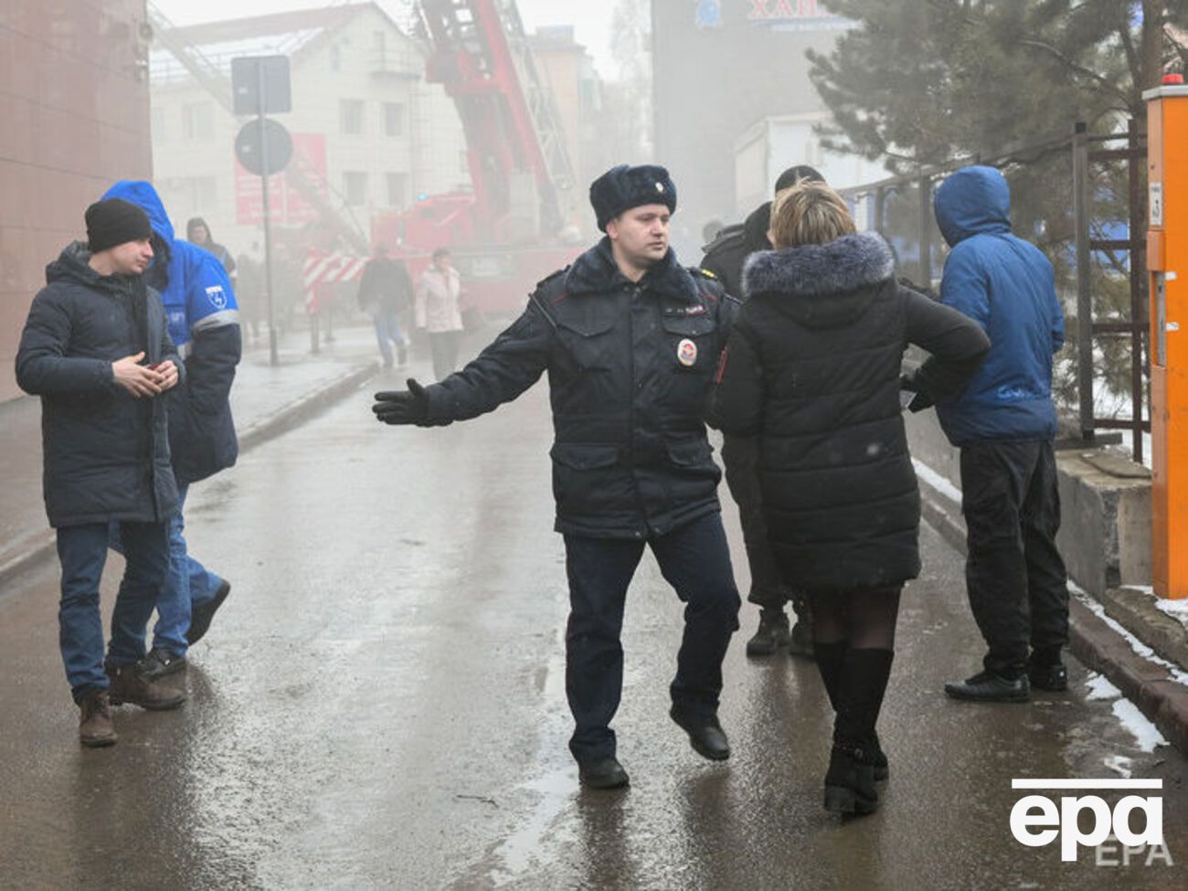 Поліція оточила район НП