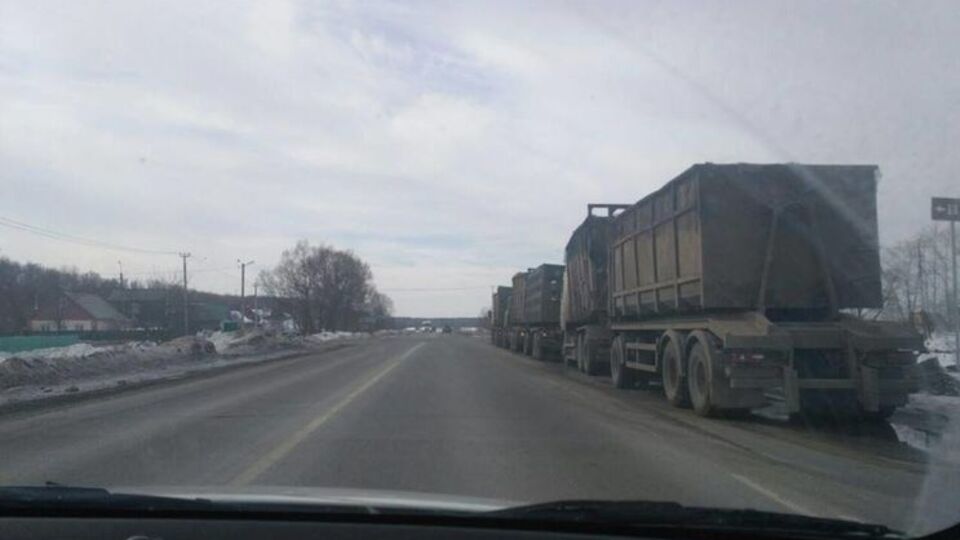 Протестующие заблокировали проезд мусоровозов после сильного выброса на свалке
