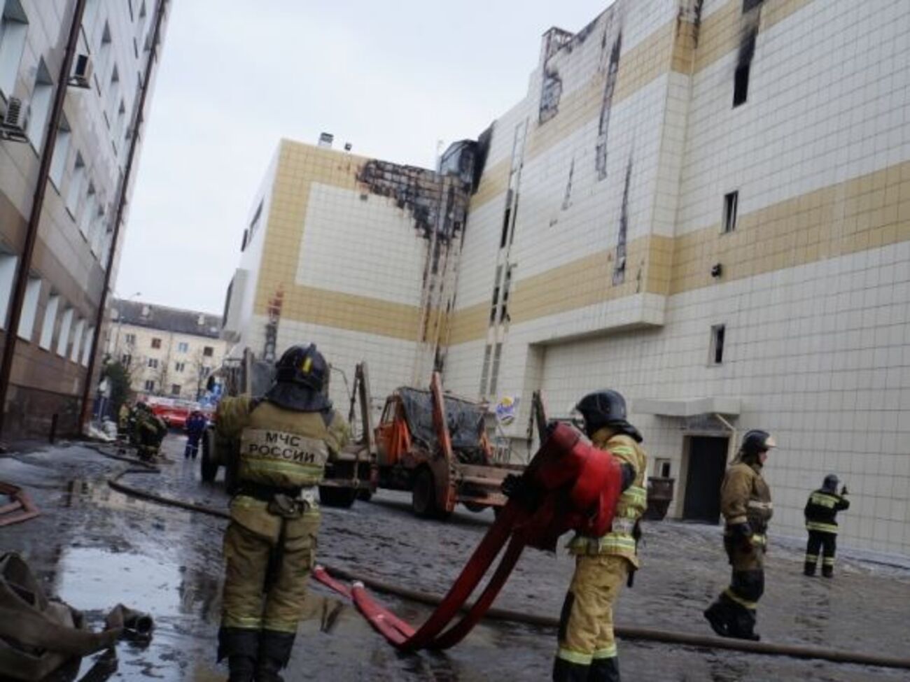 25 марта в Кемерово сгорел торговый центр