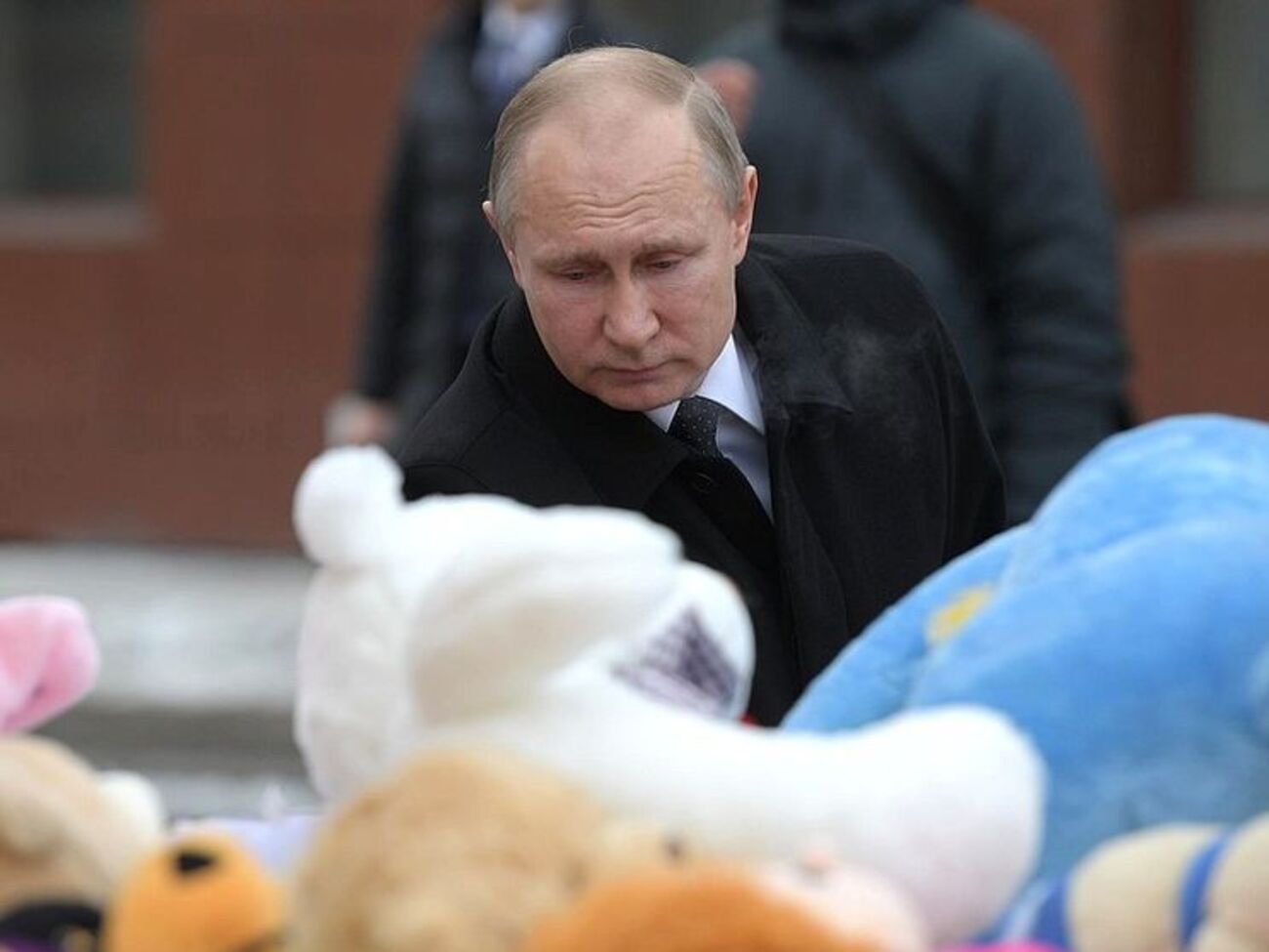 Путин пока не общался с родными погибших и пострадавших