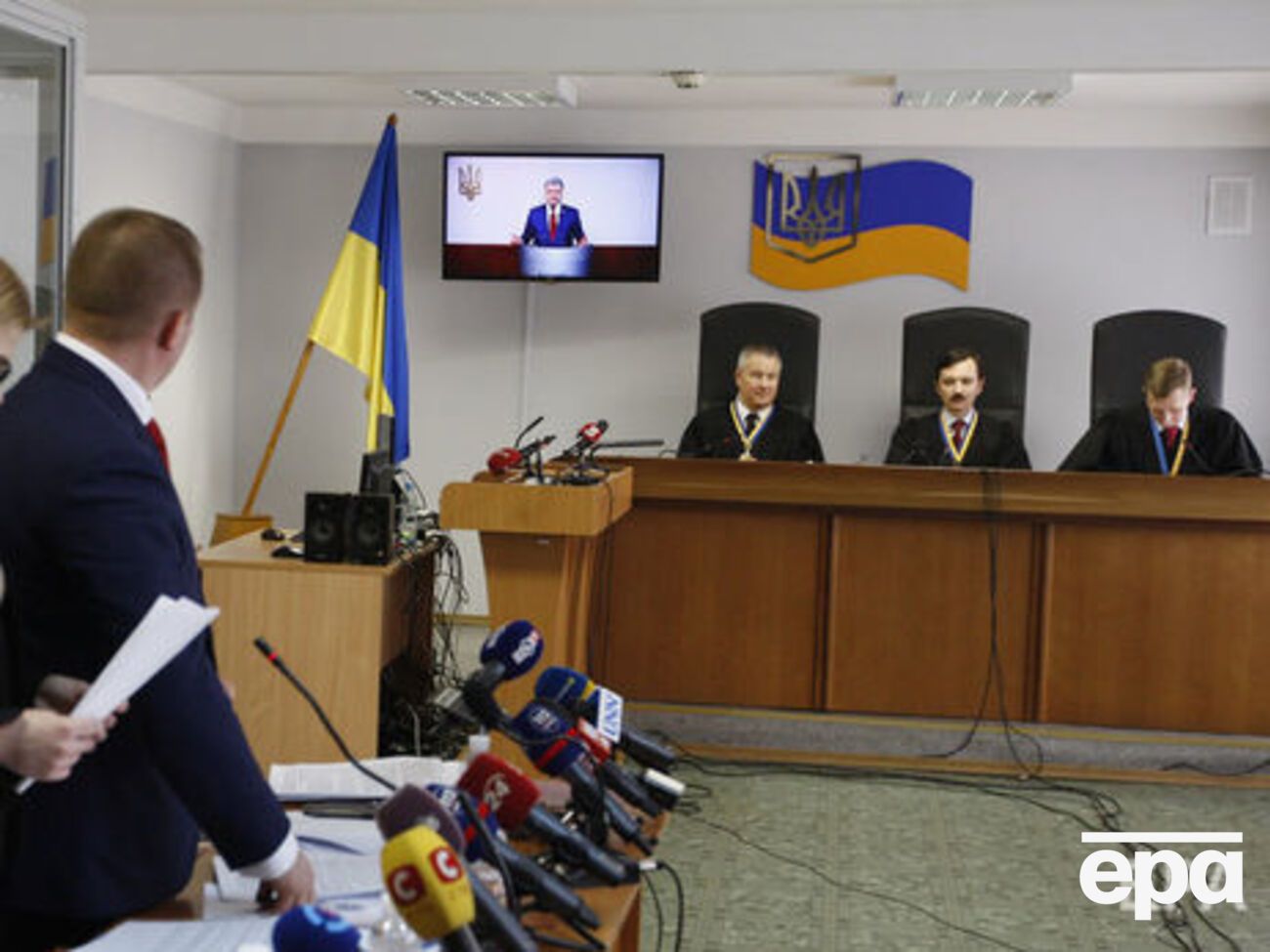 Суд оголосив перерву в засіданні у справі про держзраду Януковича
