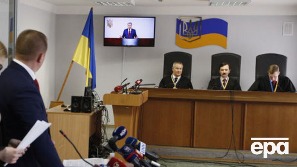 Суд оголосив перерву в засіданні у справі про держзраду Януковича