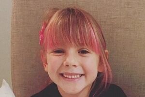 Дочь Pink сделала мейк-ап