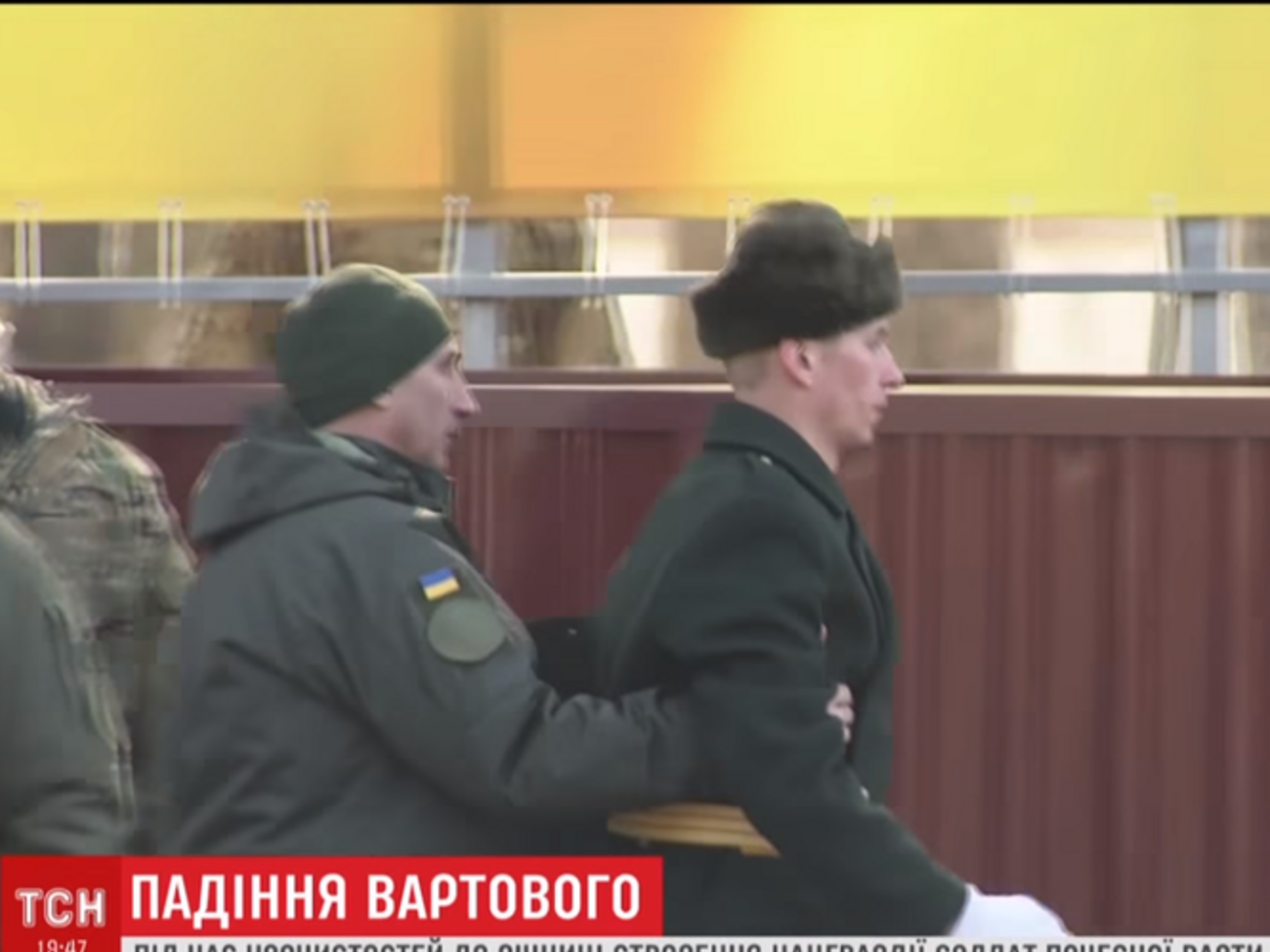 Солдату стало нехорошо во время выступления Порошенко