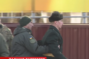 Солдату стало нехорошо во время выступления Порошенко