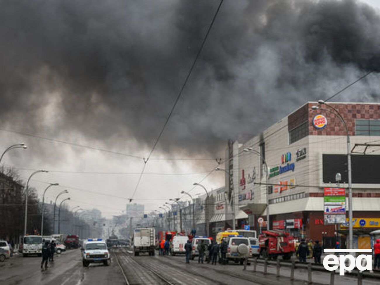 По данным МЧС РФ на 26 марта, в результате пожара в четырехэтажном торговом центре "Зимняя вишня" в российском Кемерово погибли&nbsp;64 человека