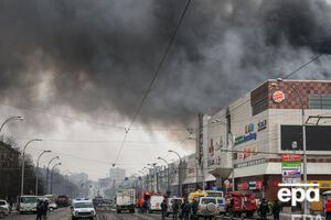 По данным МЧС РФ на 26 марта, в результате пожара в четырехэтажном торговом центре "Зимняя вишня" в российском Кемерово погибли 64 человека