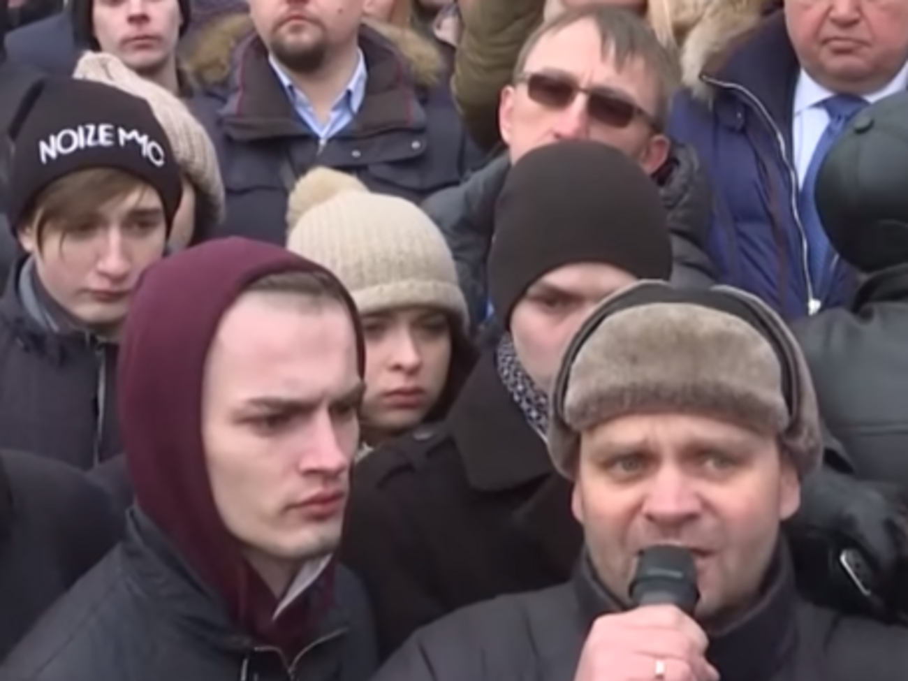 Чоловік розповів, що намагався потрапити до дочки, але рятувальники не пустили його