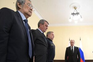 Тулєєв (ліворуч) розповів Путіну про опозиціонерів