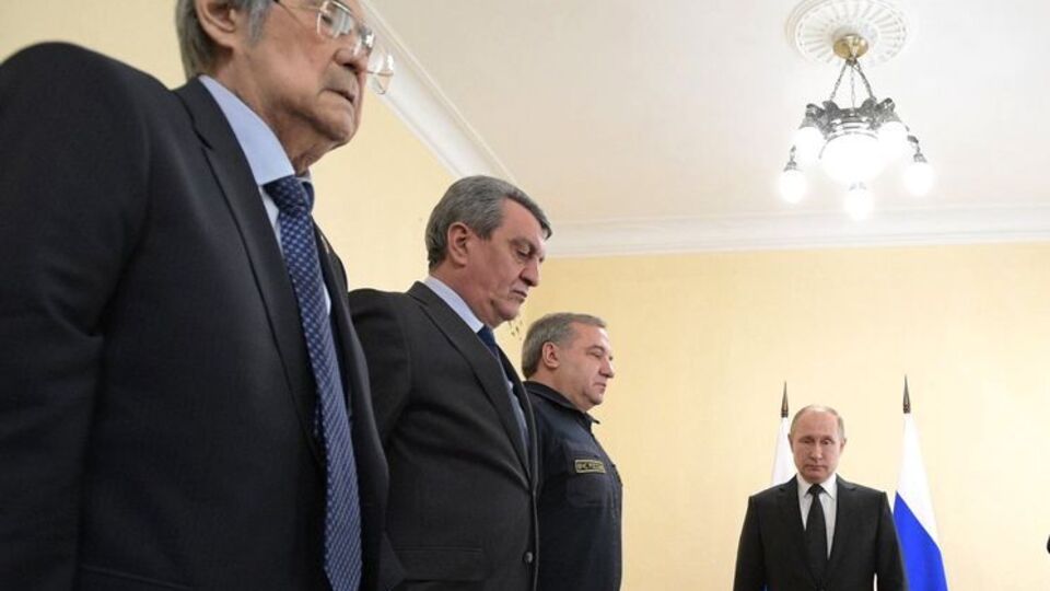 Тулєєв (ліворуч) розповів Путіну про опозиціонерів