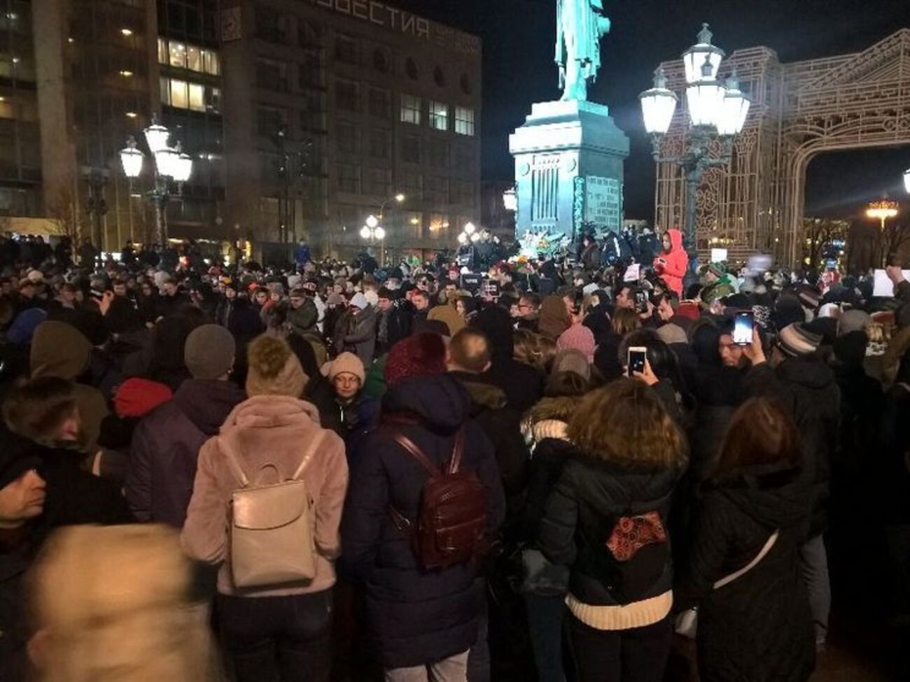Ті, хто прийшов на Пушкінську площу, почали скандувати: "Путіна – у відставку"