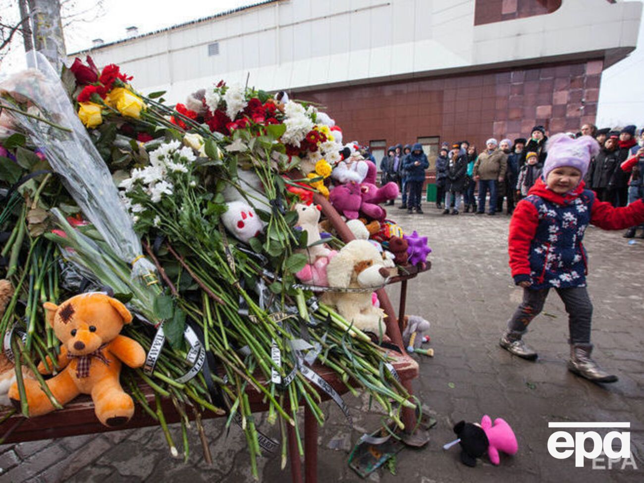 В результате пожара погибли 64 человека