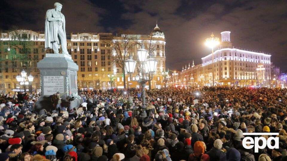 Сотни москвичей почтили память жертв трагедии в Кемерово