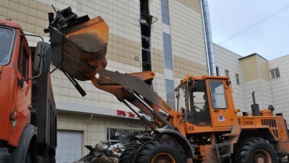 Рятувальники завершили роботу у згорілій будівлі